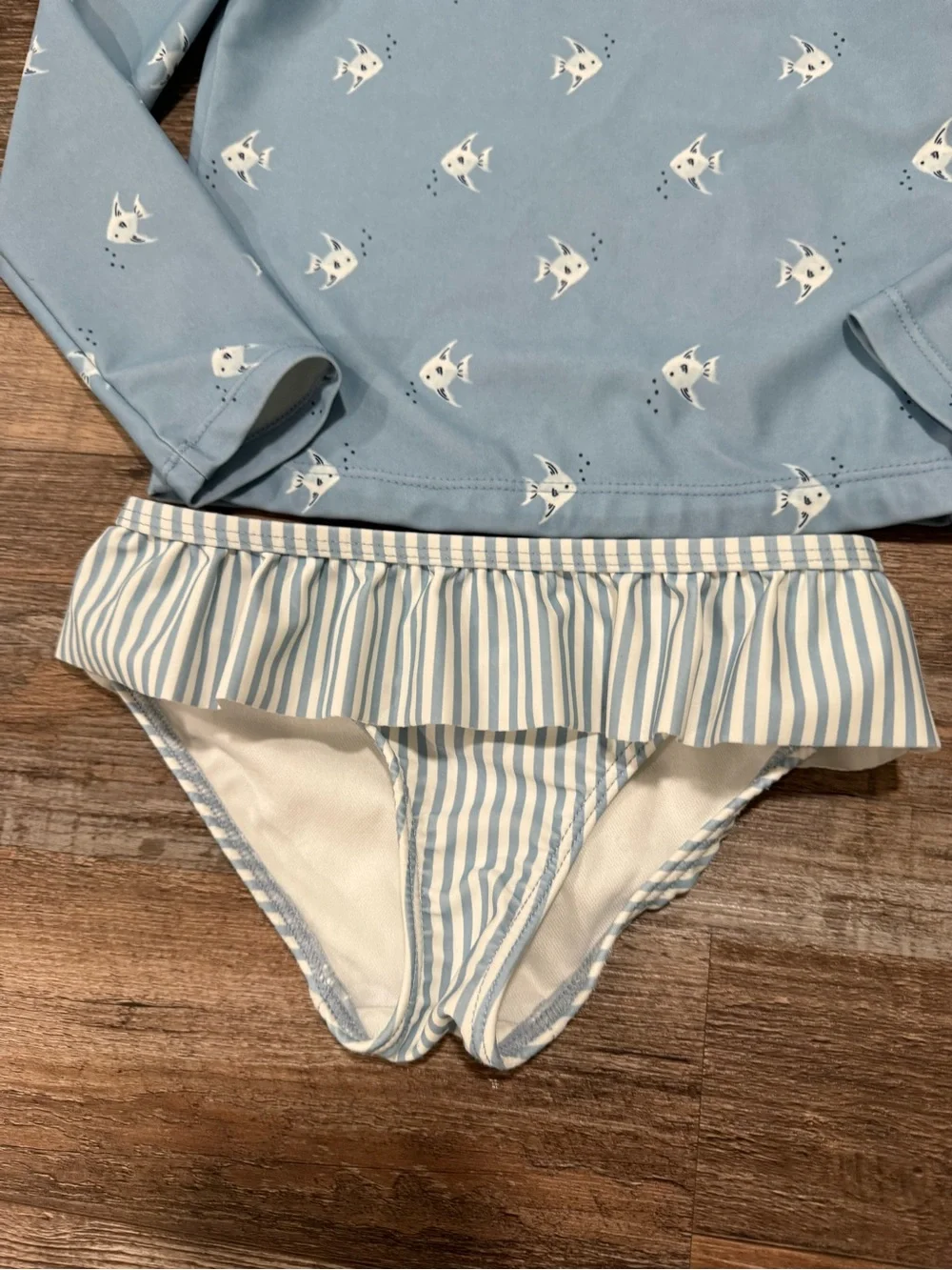 Carter’s Toddler Girl Long Sleeve Rash Guard Swimsuit Fish Print 4T Light Blue